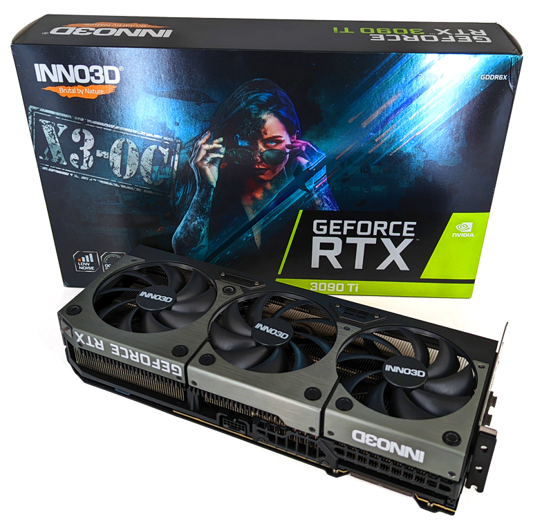 Die INNO3D GeForce RTX 3090 Ti X3 OC Grafikkarte samt Verpackung auf einen Blick.