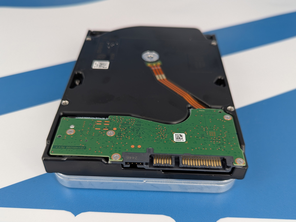 Seagate IronWolf Pro NAS HDD, 30 TB (Anschlussbereich).