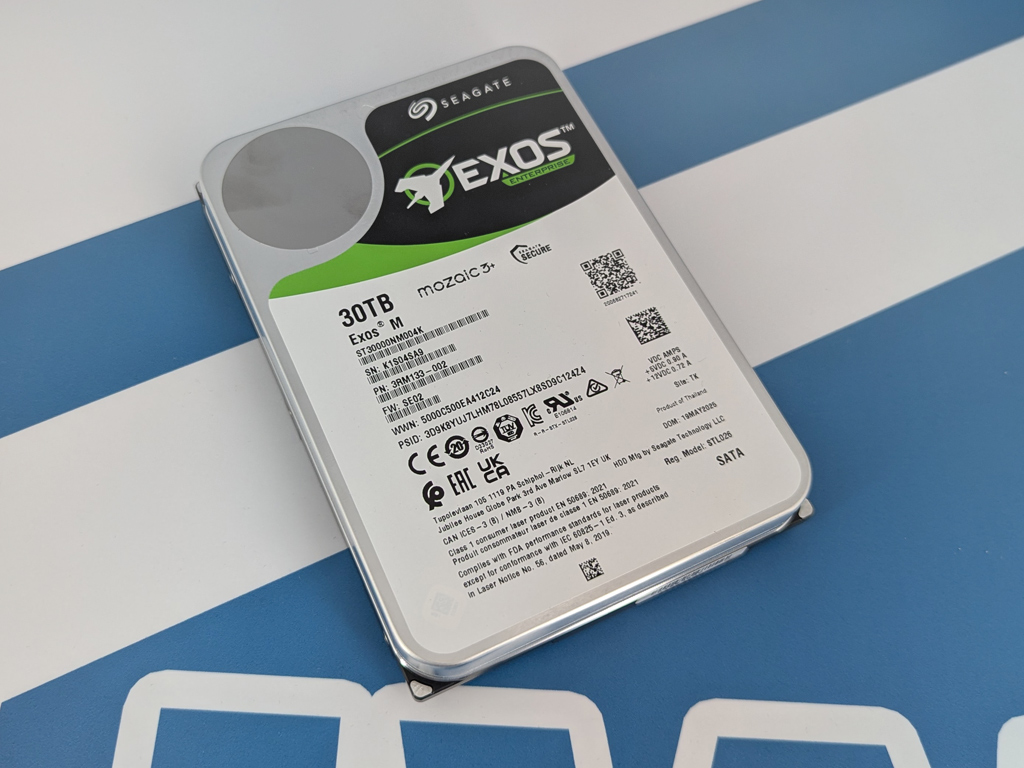 Seagate Exos M, 30 TB (Vorderseite).