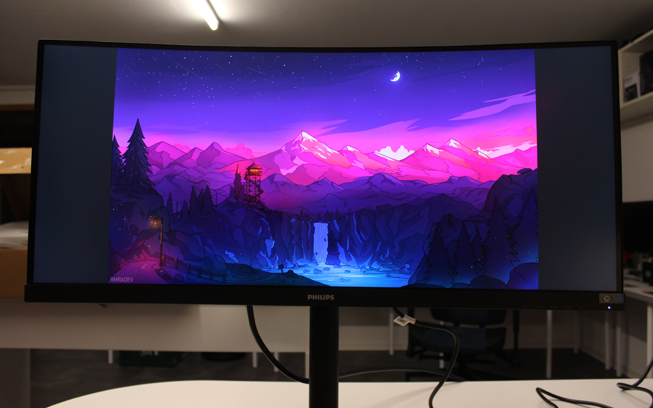 Der Philips-Monitor bietet mit 21:9 und und 3.440 x 1.440 Pixeln sehr viel Bildschirmplatz.
