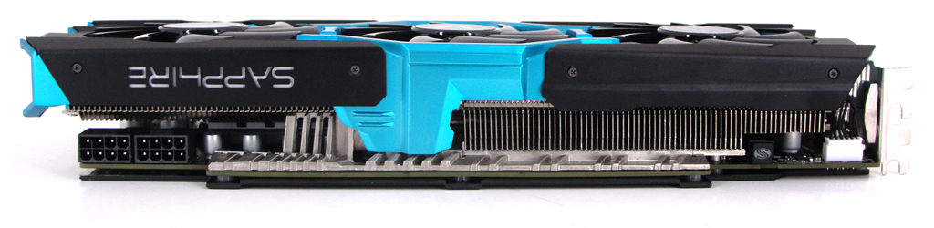 Die Vapor-X R9 290X Tri-X von Sapphire in der Seitenansicht.